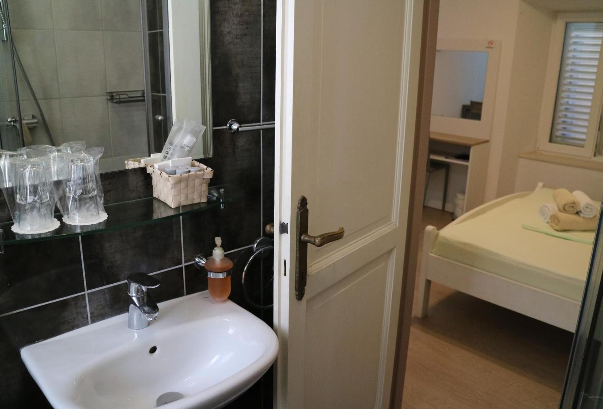 Studio Apartments & Rooms Lela, Sipan Island Sipanska Luka  Room photo