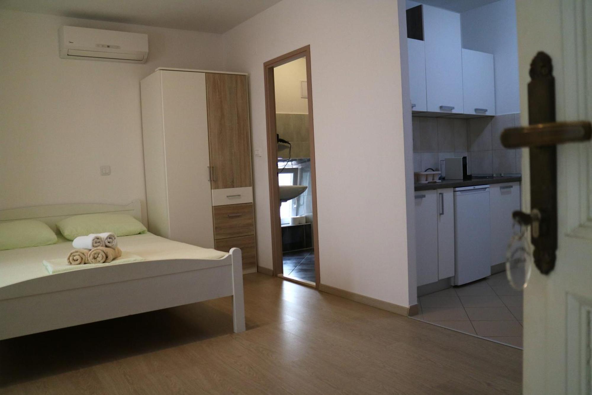 Studio Apartments & Rooms Lela, Sipan Island Sipanska Luka  Exterior photo